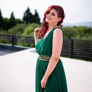 Meet your Posher, Theona